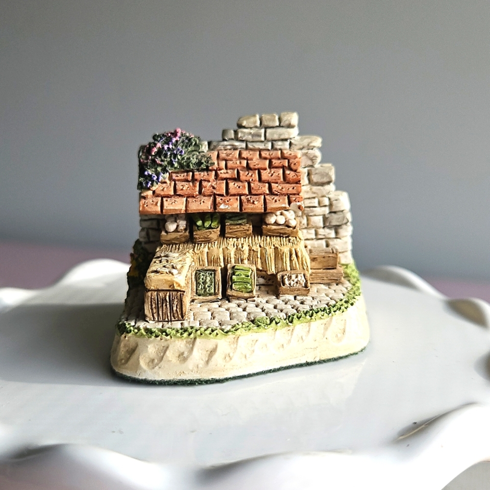 David Winter Cottages Cameos Market Day 1991